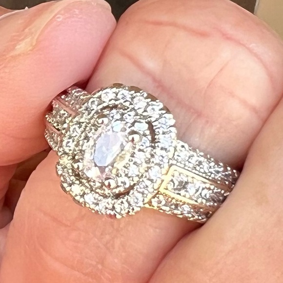 Engagement ring - Picture 6 of 6